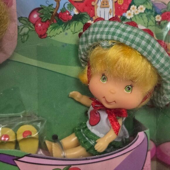 Berry Sweet Sisters STRAWBERRY SHORTCAKE And Apple Dumpling 2002 Summer Lovin' - Picture 4 of 16